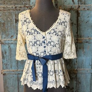 Anthropologie Ivory Cream Floral Crochet Peplum Top Button Down Flowers Small S